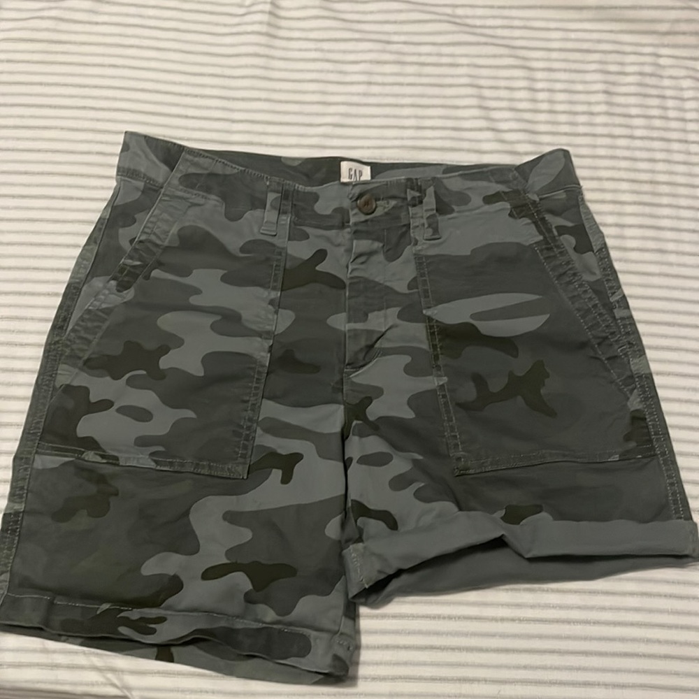 Gap size 6 shorts